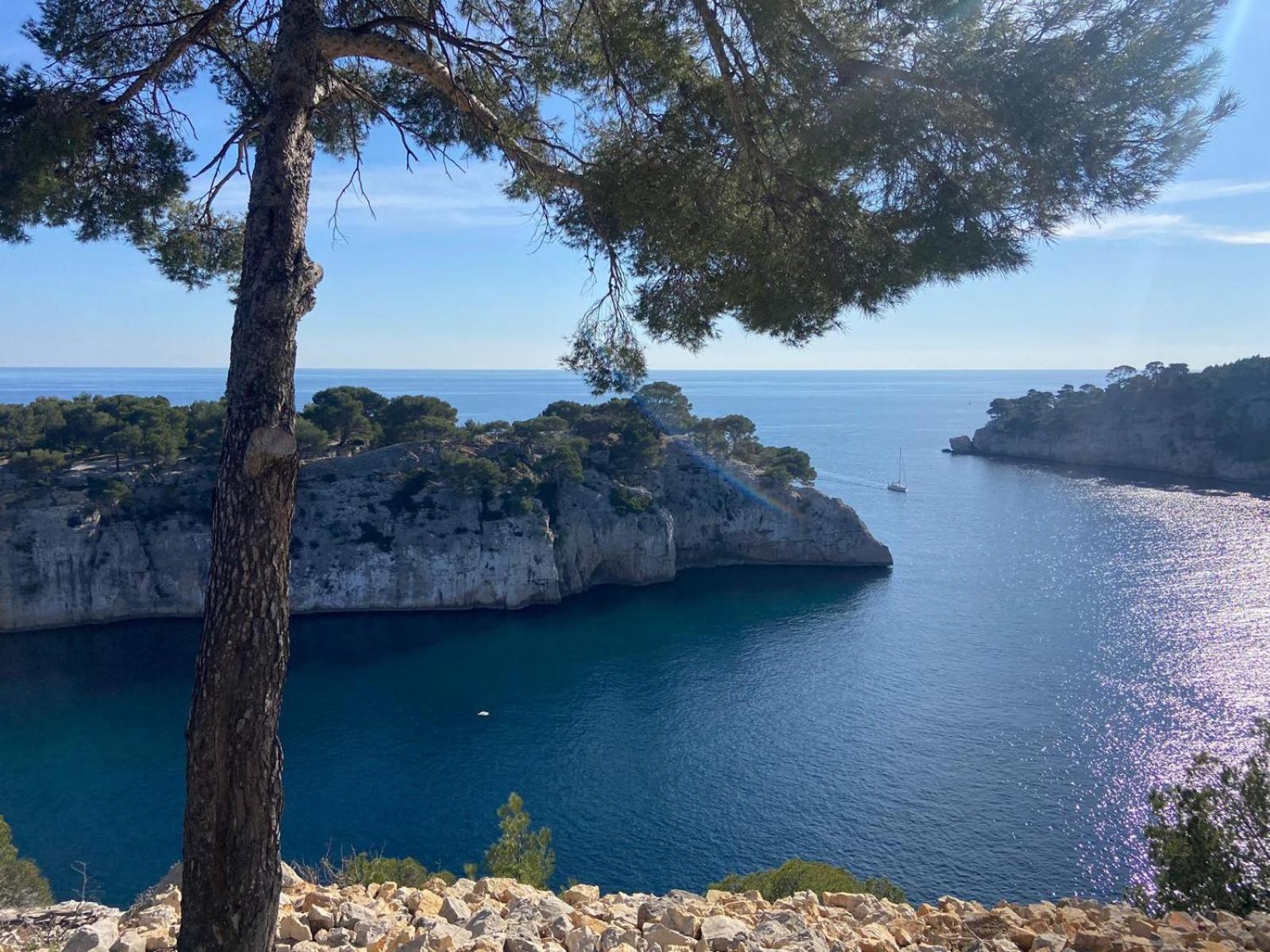 Отель Un Petit Coin Au Calme Carnoux-en-Provence Экстерьер фото